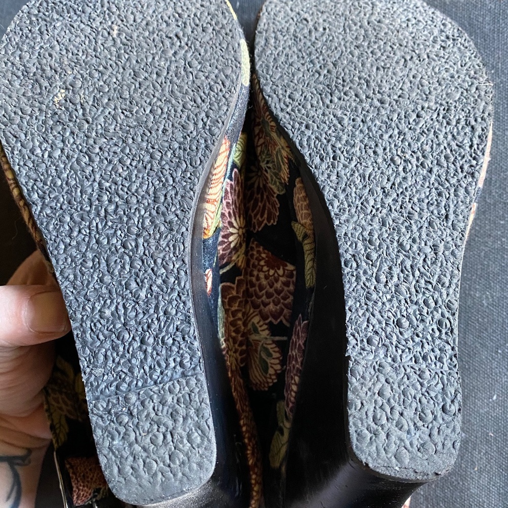 VINTAGE WEDGE HEELS - Picture 4 of 6